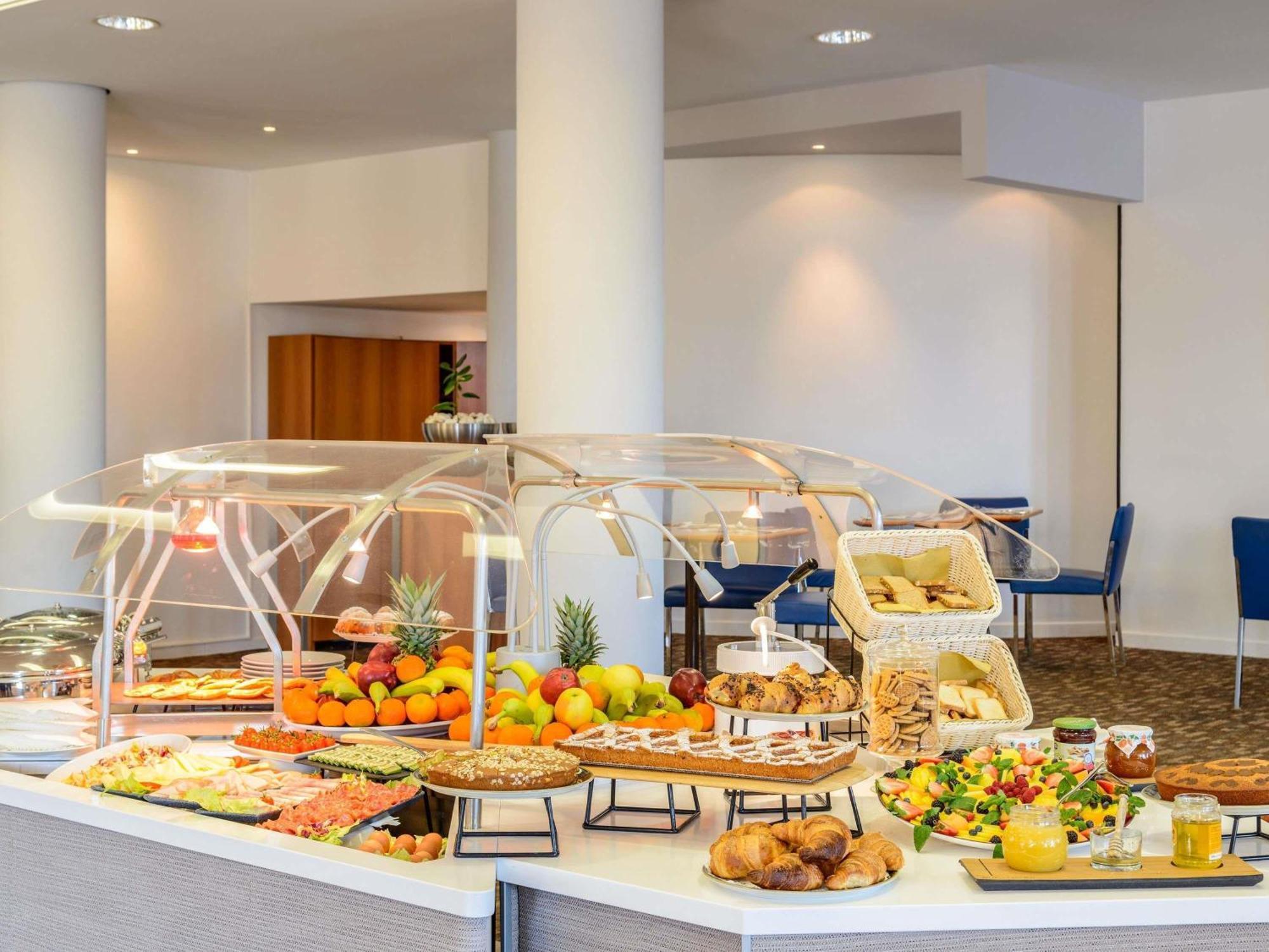 Hotel Novotel Corso Giulio Cesare 4*